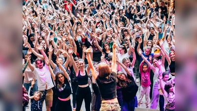 Die Halle E tanzt bei Tanz den Gasteig. (Foto: Mónica Garduño / Gasteig)