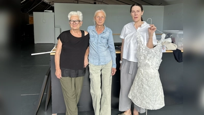 Stellen im PUC aus (v.l.): Barbara Zoller, Rita Kappl und Michaela Miller. (Foto: Kulturverein Puchheim e.V.)