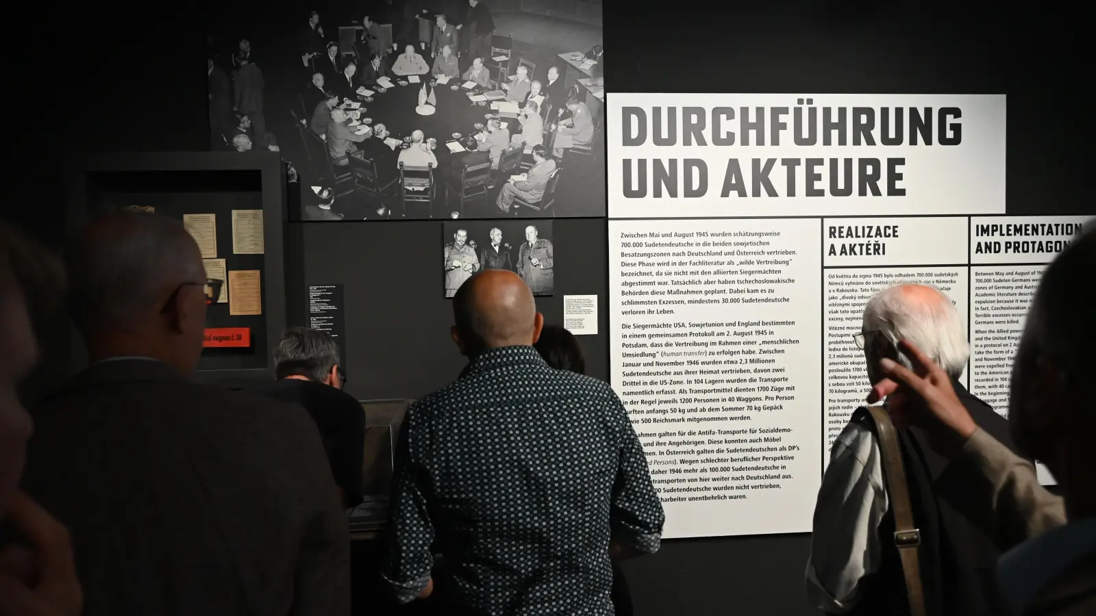 Der Besuch der Sonderausstellung „Human und menschlich…? Die regulierte Vertreibung der Sudetendeutschen“ ist generell kostenfrei. Zur Langen Nacht der Museen gibt es Führungen. (Foto: Daniel Mielcarek/Sudetendeutsches Museum)
