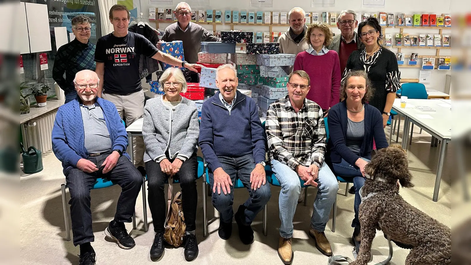 34 liebevoll gefüllte Geschenkpakete brachten Mitglieder des Lions Clubs und Unterstützer auf den Weg. (Foto: Lions Club Germering)