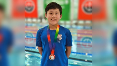 Timo Deng präsentierte stolz seine Bronzemedaille. (Foto: SSG Neptun)