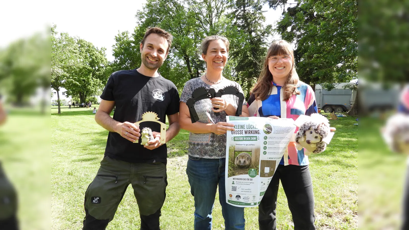 Einsatz für Igel: Florian Hammers (Tierpiraten e.V.), Sonja Gaja (BUND Naturschutz in Bayern e. V. Kreisgruppe Starnberg) und Christine Hammel (Gemeinde Gilching). (Foto: red)