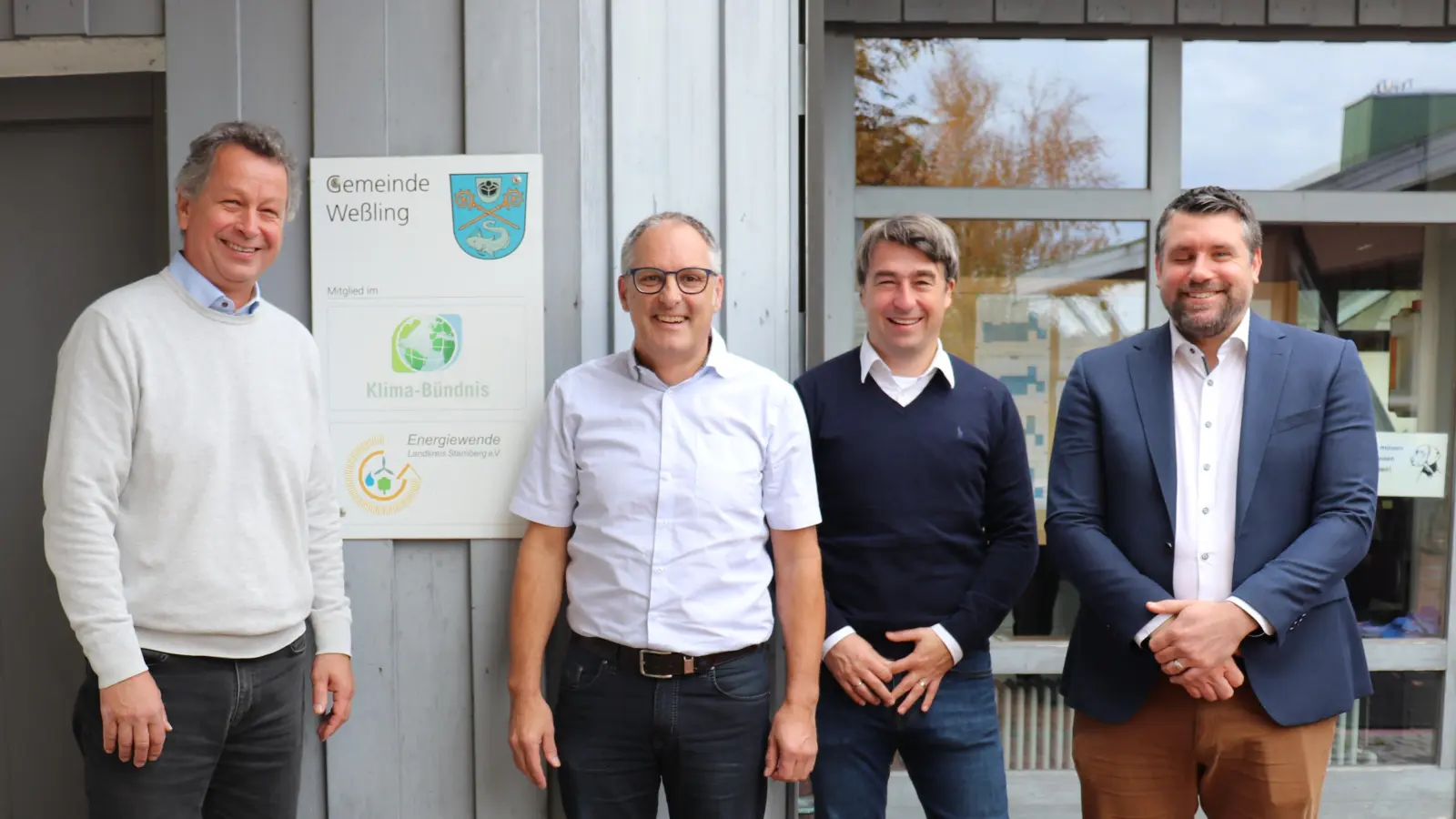 Trafen sich zum Auftaktgespräch (v.l.): Klaus Ebbinghaus (KUGW), Weßlings Bürgermeister Michael Sturm sowie Stefan Drexl und Steffen Mayer (Bayernwerk Netz GmbH). (Foto: Gemeinde Weßling)