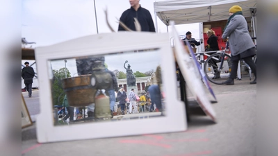 Am 18. April findet der BRK-Flohmarkt auf der Theresienwiese statt. Ein Muss für Schnäppchenjäger.  (Foto: Jan Grüne/BRK)