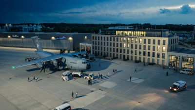Am Flughafen landete ein Airbus A400M, der als Transportflugzeug der Bundeswehr dient.  (Foto: Ralf Luethy)