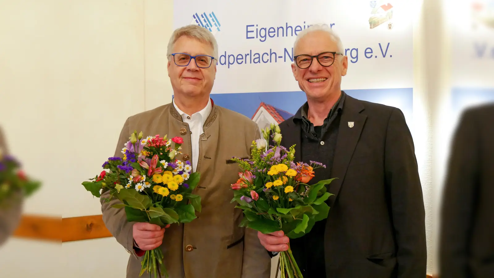  Karl-Josef Kuhn und Reiner Höcherl (v. l.) während der Gratulation zu ihren Erfolgen bei den Kommunalwahlen 2026. <br> (Foto: Verein)