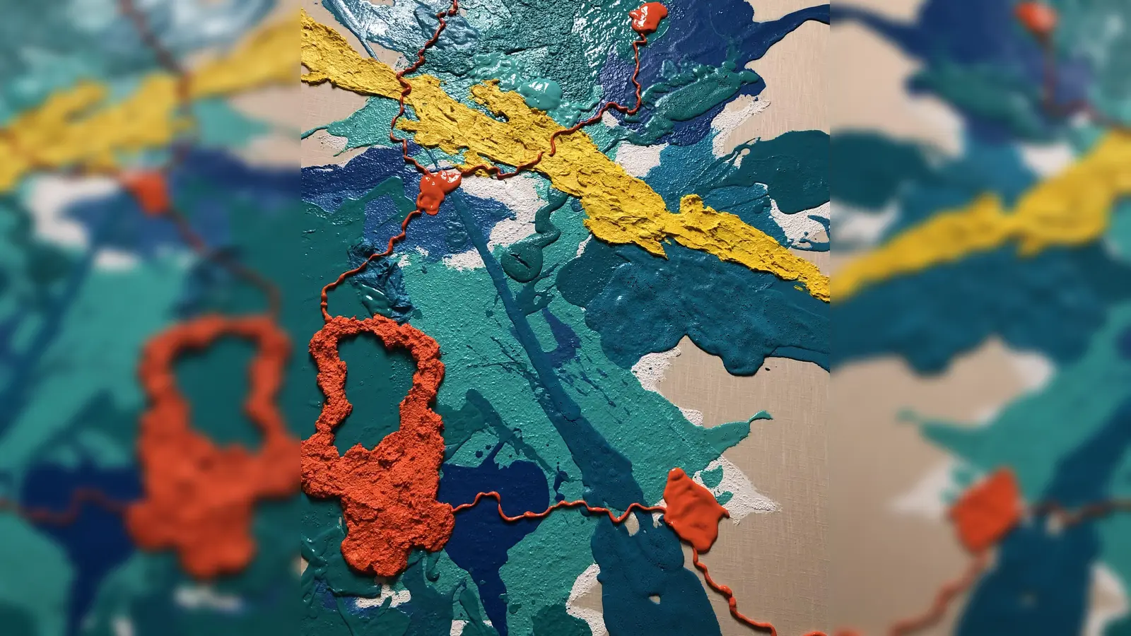 Neben den abstrakten Werken werden auch zeitlose florale Motive, sowie Tiermotive und Portraits zu sehen sein. (Foto: Sammy Zwang)