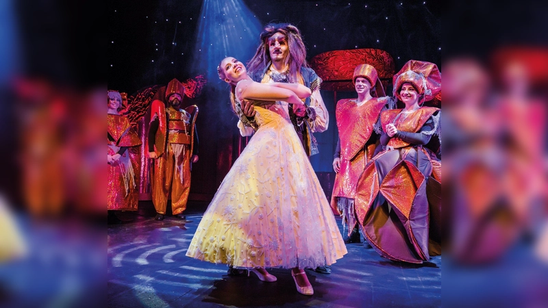 Fest eingeplant im Spielplan der Germeringer Stadthalle: Das Familienmusical „Die Schöne und das Biest”. (Foto: Theater Liberi)
