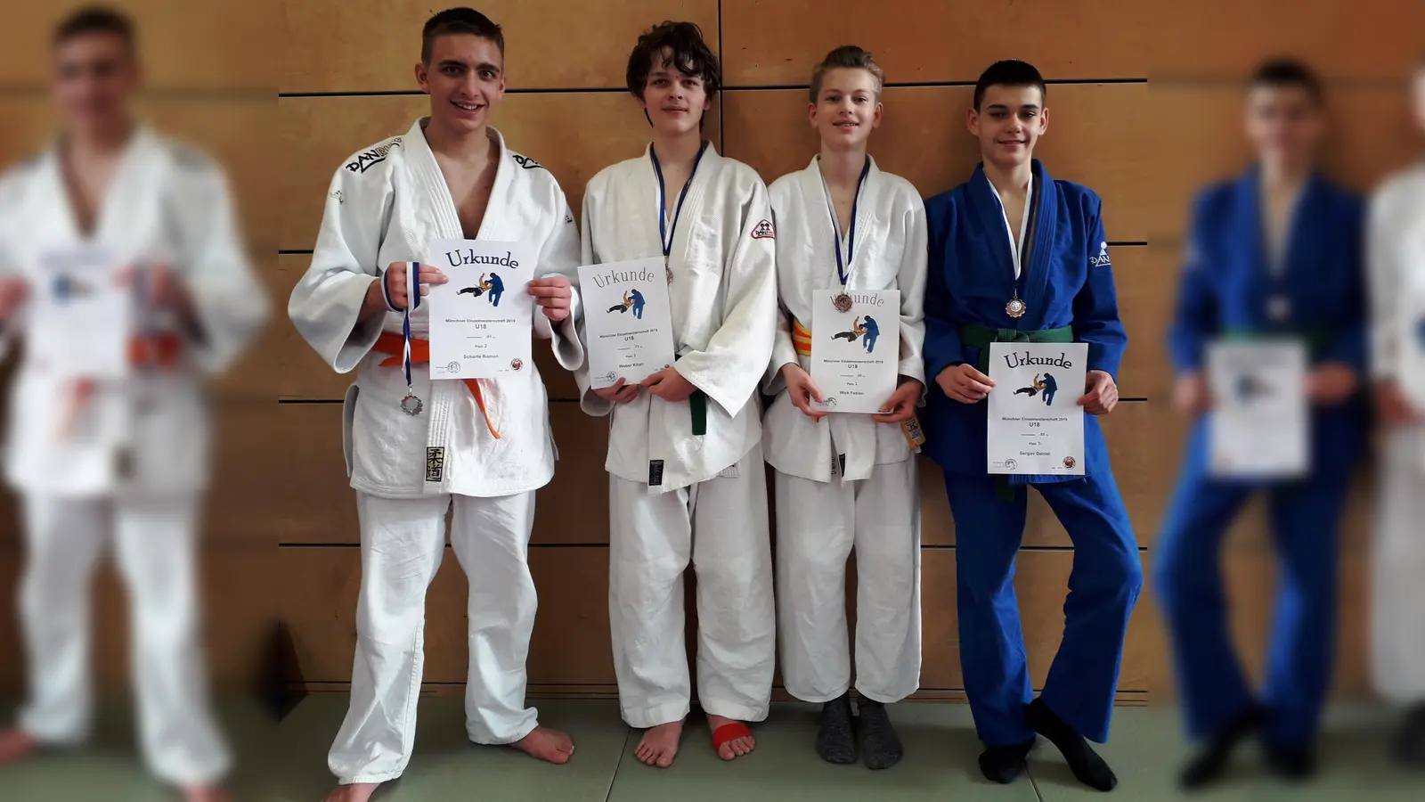 Medaillenregen für die Lohhofer Roman Scharfe, Kilian Weber, Fabian Wick und Daniel Sergov (v.l.). (Foto: Verein)