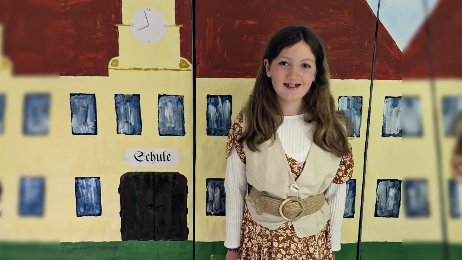 Leni spielt die Schuldirektorin. (Foto: Fürstenrieder Kinderoper)