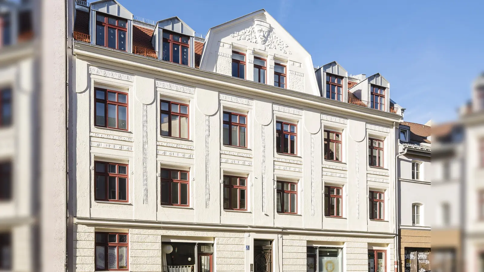 Dieses Wohnhaus in der Entenbachstraße ist mit dem Fassadenpreis ausgezeichnet worden. (Foto: Thilo Härdtlein)