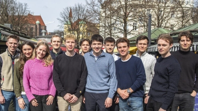 Der Vorstand der JuLis (von links): Fabian Pfeifer, Lisa Bock, Emily Müller, Henry Kleineidam, Johannes Lau, Fynn Friese, Leander Spalinger, Max Mußgnug, Max Meuer, Valerian Schneider, Kilian Melcher, Oleksii Kimenok. (Foto: JuLis München)