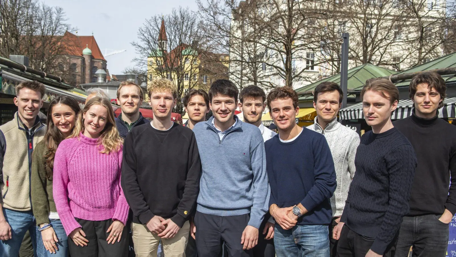 Der Vorstand der JuLis (von links): Fabian Pfeifer, Lisa Bock, Emily Müller, Henry Kleineidam, Johannes Lau, Fynn Friese, Leander Spalinger, Max Mußgnug, Max Meuer, Valerian Schneider, Kilian Melcher, Oleksii Kimenok. (Foto: JuLis München)