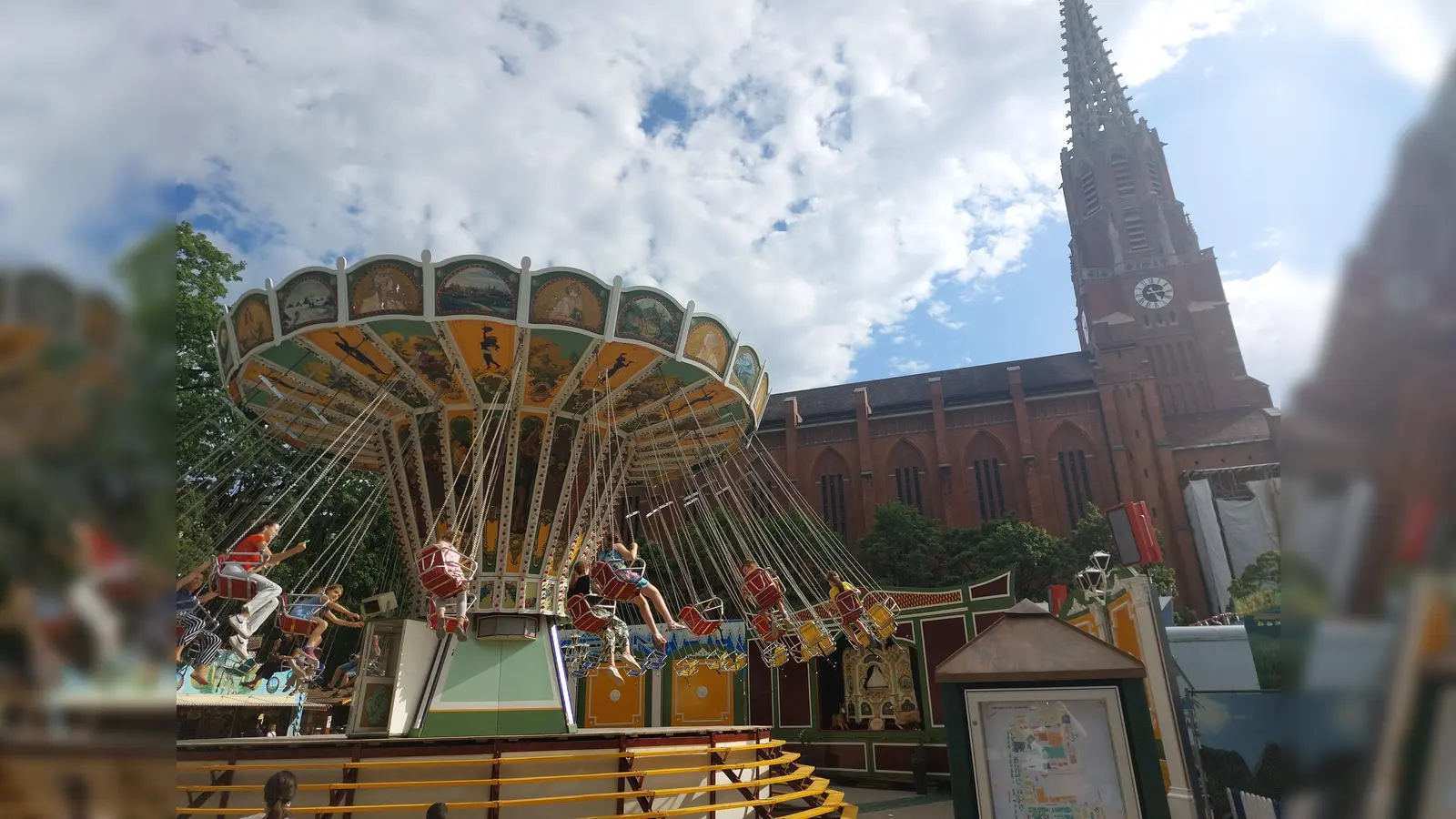Die Auer Maidult findet von 25. April bis 3. Mai auf dem Mariahilfplatz statt. (Archivbild: bas)