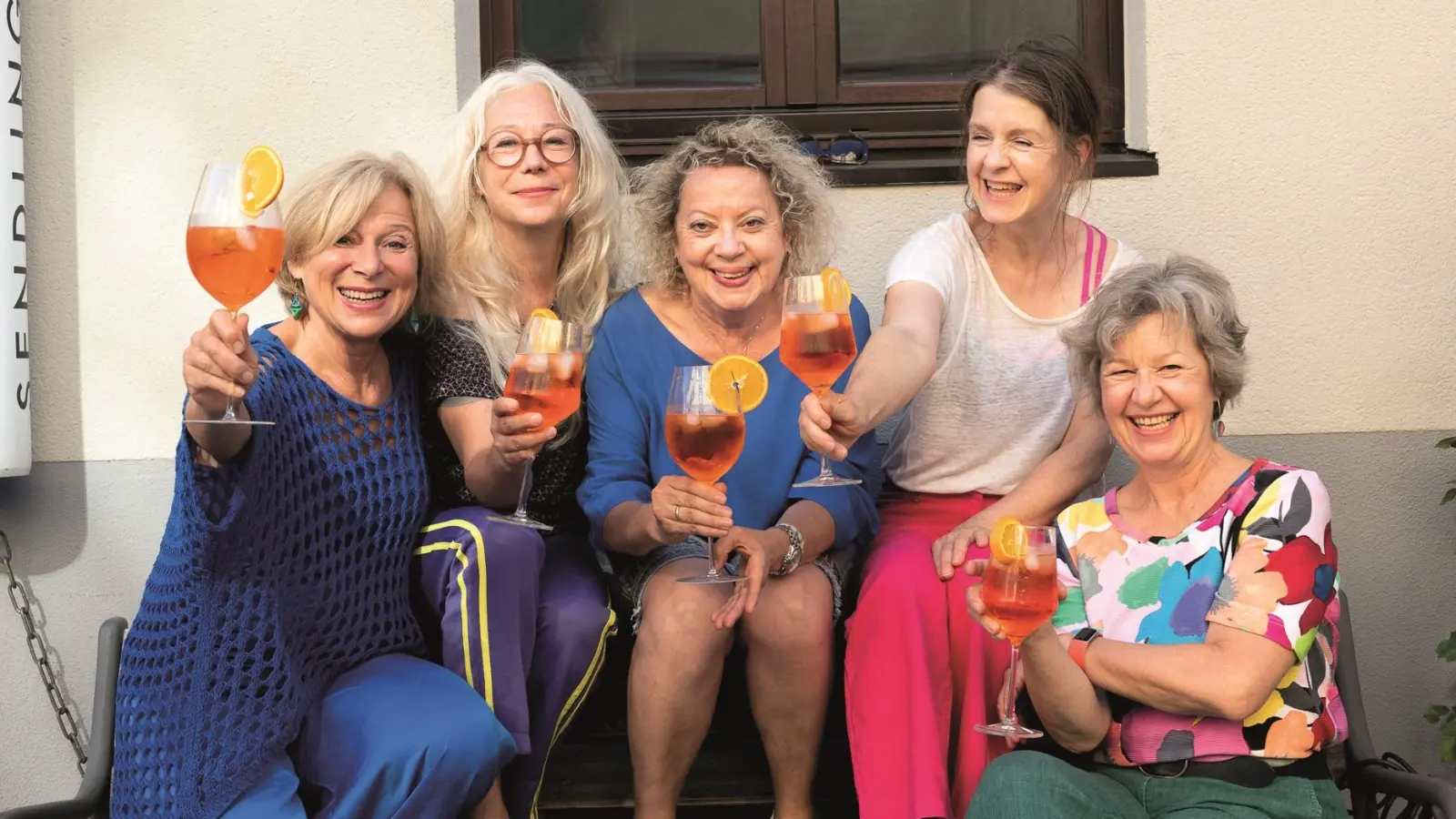 Freuen sich auf ein Kennenlernen in der Sendlinger Kulturschmiede (v.l.): Lisa Böll, Liz Walinski, Silvia Endres, Andrea Unterstraßer und Berit Opelt. (Foto: pr)