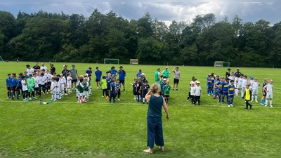 Gemeinsam wurde Fußball gespielt, Gemeinschaft gelebt und gleichzeitig wichtige soziale Projekte unterstützt. (Foto: SVSB)