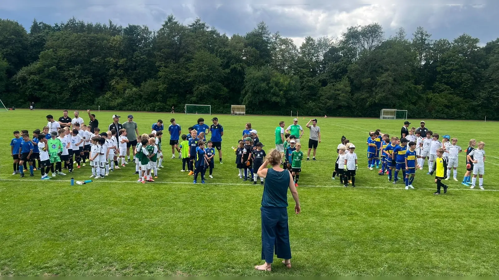 Gemeinsam wurde Fußball gespielt, Gemeinschaft gelebt und gleichzeitig wichtige soziale Projekte unterstützt. (Foto: SVSB)