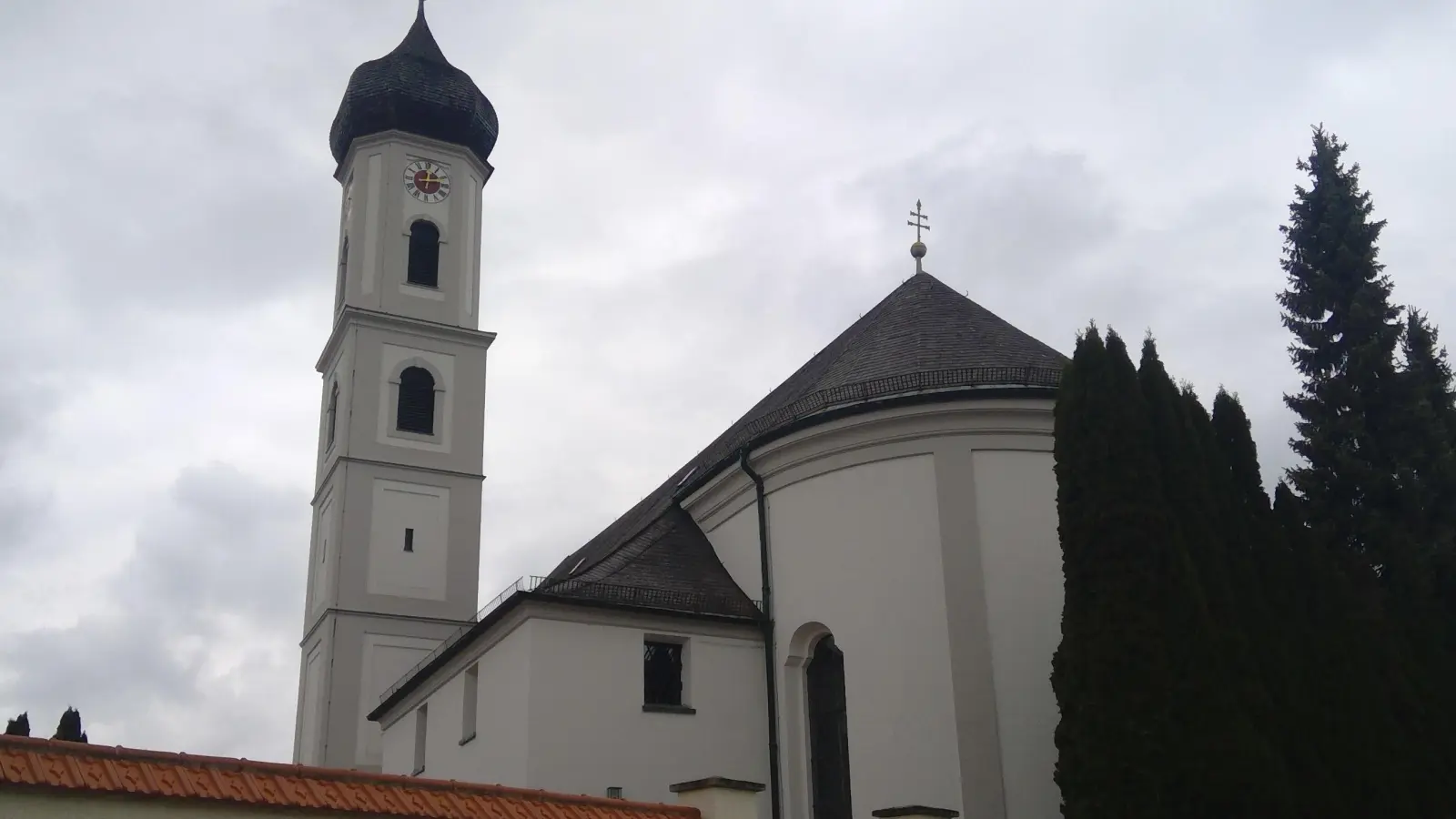 In der katholischen Kirche St. Valentin in Unterföhring erklingt die „Missa Deus Nobiscum”. (Archivbild: bas)