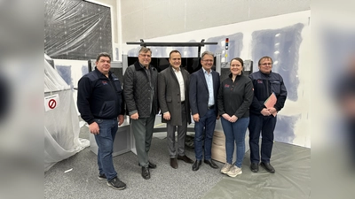 Florian Christner, Stefan Löwl, Thomas Eichinger, Thomas Karmasin, Anna Haupt (Leiterin Personal Feuerwehrverband) und Bernd Brach (v. l.). (Foto: LRA FFB)