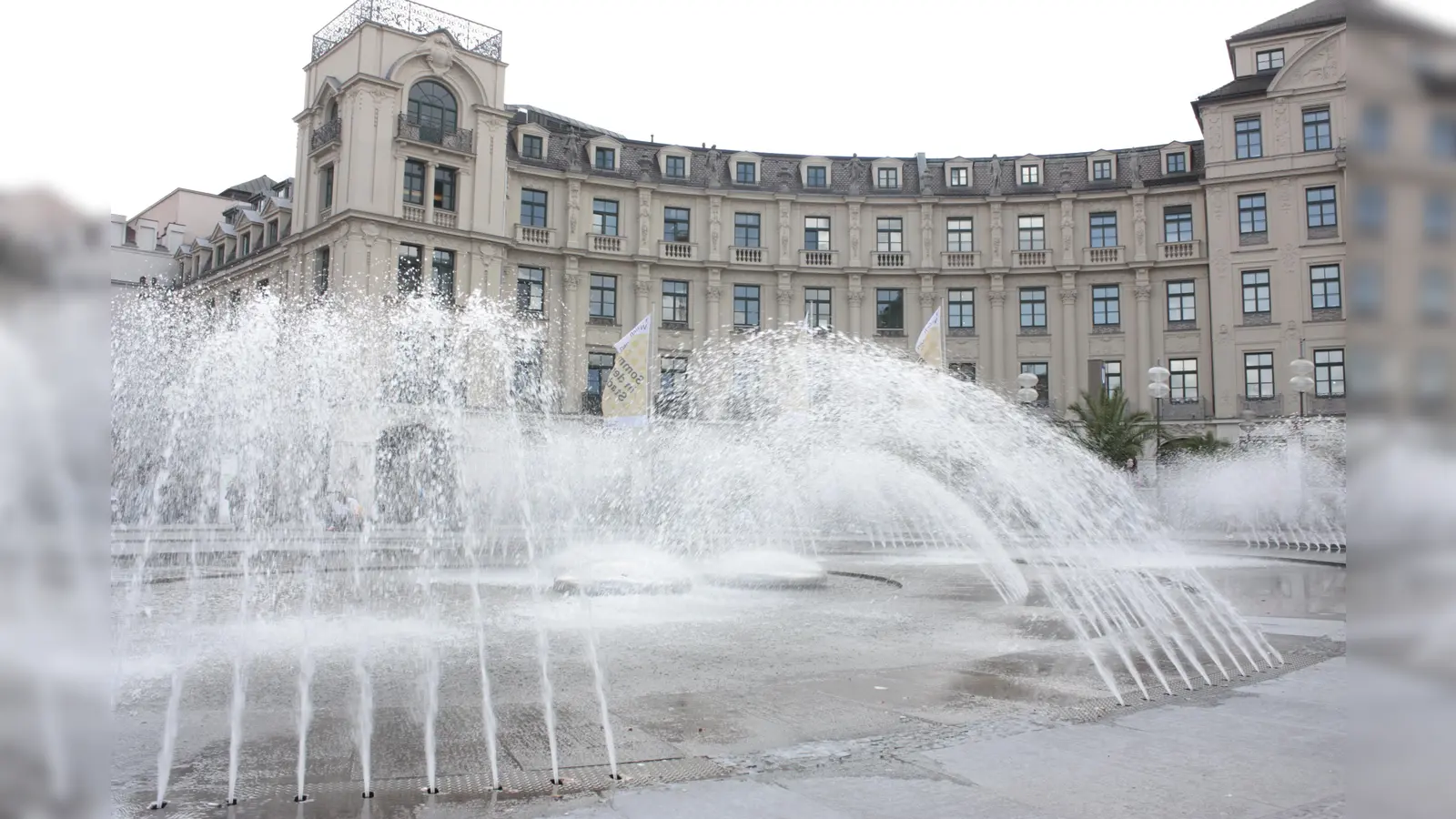 Die Brunnen in der Stadt sind nicht nur schön anzusehen, sondern erfüllen gerade auch im Sommer eine wichtige Funktion zur Abkühlung, so wie hier der Brunnen am Stachus. (Foto: job)