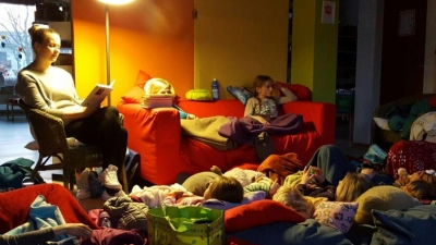 Geschichten lauschen, Bücher kennenlernen, abtauchen in die Fantasie - darum geht es bei den Lesenächten von Echo in der Grünwerkstatt. (Foto: Echo e.V.)
