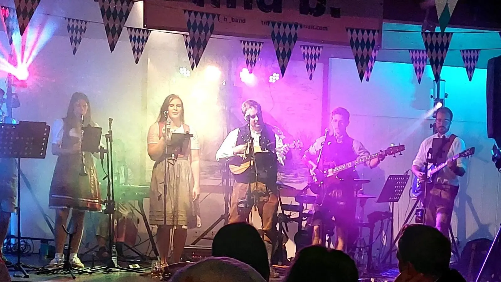 Der Pfarrverband Laim feiert „After Wies'n Party“ und hat dazu wie im Vorjahr die Band „Tina B“ eingeladen.  (Foto: Heinz-J.Haury)