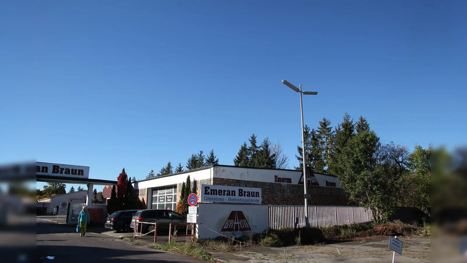 Die Gleisbau-Firma Emeran Braun ist auf rund 16.000 Quadratmetern größtenteils auf Kraillinger Grund in der Nähe des Planegger S-Bahnhofs zu Hause. Eine Absiedelung ermöglicht an dieser Stelle Wohnungsbau für Krailling, die Erschließung des Baugebiets muss gut geplant werden. (Foto: Ulrike Seiffert)