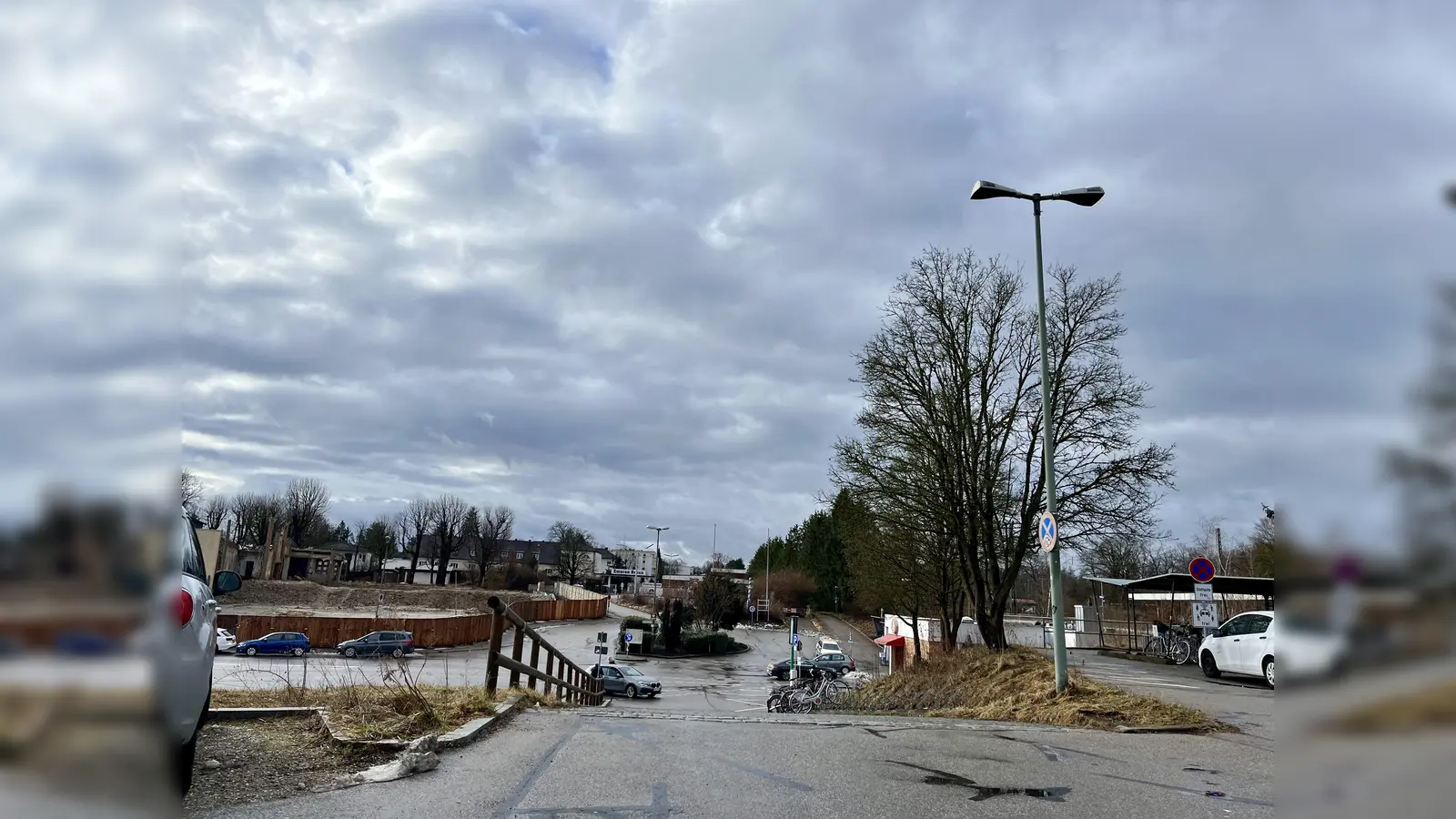 Das Planegger Bahnhofsgelände soll überplant werden. Dazu entwickeln die Gemeinderäte derzeit ein Konzept als Ausgangspunkt für alle Planungen und wollen damit bis April fertig sein. (Foto: Ulrike Seiffert)