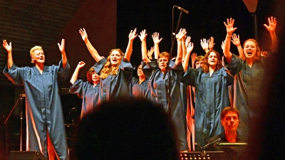 Der Gospelchor „freysing larks” und Simon Müller, der Master Kirchenmusik, gastieren in St. Jakob zu Gaden. Der Eintritt ist frei.  (Foto: R. Lex)