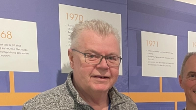 Freuten sich über die Gründung der „Heinz Burger Stiftung” (v.l.): Stifter Heinz Burger, Gerald Wiencke (Stiftungsvorsitzender), Thomas Höhenleitner (Schulleiter) und Markus Roeßler (Elternbeiratsvorsitzender). (Foto: MBG)