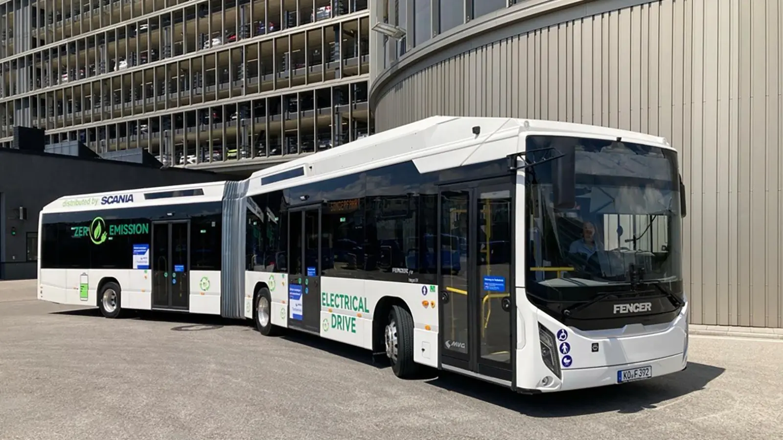 Dieser 18 Meter lange vollelektrische Gelenkbus wird probeweise auf der Linie 62 eingesetzt.  (Foto: SWM/ MVG)