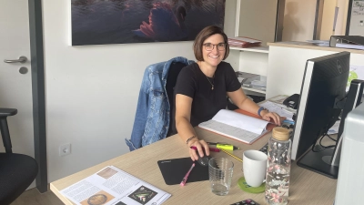 Ines Schuster freut sich, dass sie eine Stelle gefunden hat, die ihr berufliches Knowhow und den Wunsch nach mehr Zeit für die Familie in Einklang bringt. (Foto: Gemeinde Alling)