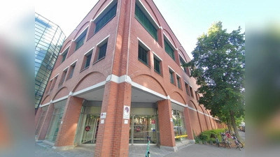 Der Mietvertrag mit Galeria Kaufhof am Rotkreuzplatz läuft nur noch bis 2027. Die bisherigen Pläne sehen einen weitgehenden Abriss der oberirdischen Geschosse und einen Neubau mit hohem Büro- und Hotelanteil vor. (Foto: job)