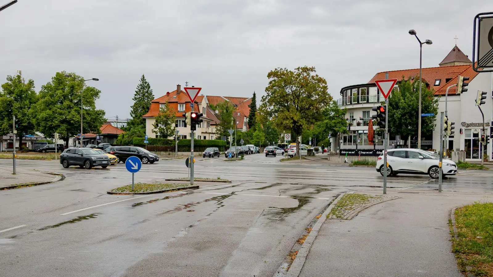 Ab 3. August ist der Kreuzungsbereich zwischen Bahnhofstraße, Wasserburger Straße und Waldluststraße nur eingeschränkt befahrbar. (Foto: Stadt Haar)