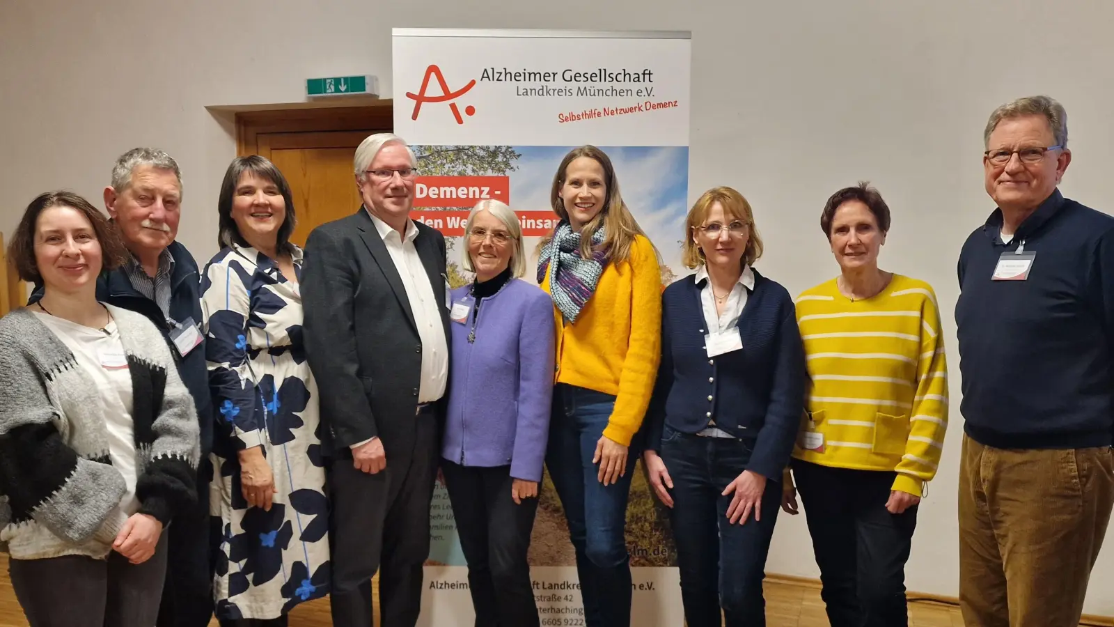 Der neue und alte Vorstand der AGLM (v.l.) Henriette Kern, Dieter Senninger, Claudia Köhler, Schatzmeister Reinhold Berndl, Vorsitzende Katja Grebe, 2. Bürgermeisterin Johanna Zapf, Vorsitzende Ute Sonnleitner, Elisabeth Landeck und Michael Brüch. (Foto: AGLM)