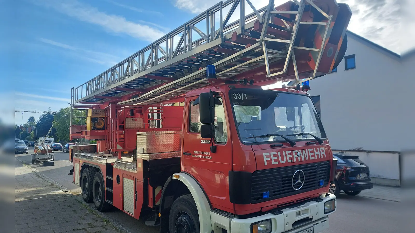 Feuerwehr und Polizei waren im Einsatz, nachdem eine 86-Jährige in den Mittleren Isarkanal stürzte. (Symbolbild: bas)