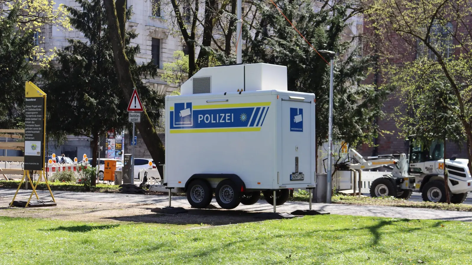 Die mobilen Videotürme der Polizei – hier im Alten Botanischen Garten – schrecken mögliche Straftäter ab, erhöhen das Sicherheitsgefühl und liefern Beweismittel.  (Foto: mha)