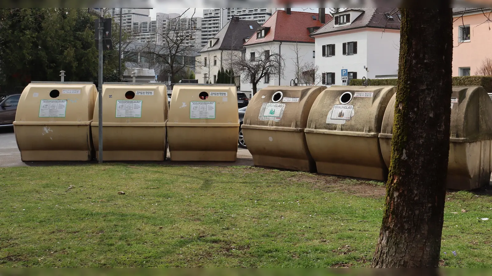 Noch ist alles sauber und ordentlich rund um manche Wertstoffinseln. Doch wie wird es nach den feierintensiven Jahresendtagen dort aussehen? (Foto: mha)