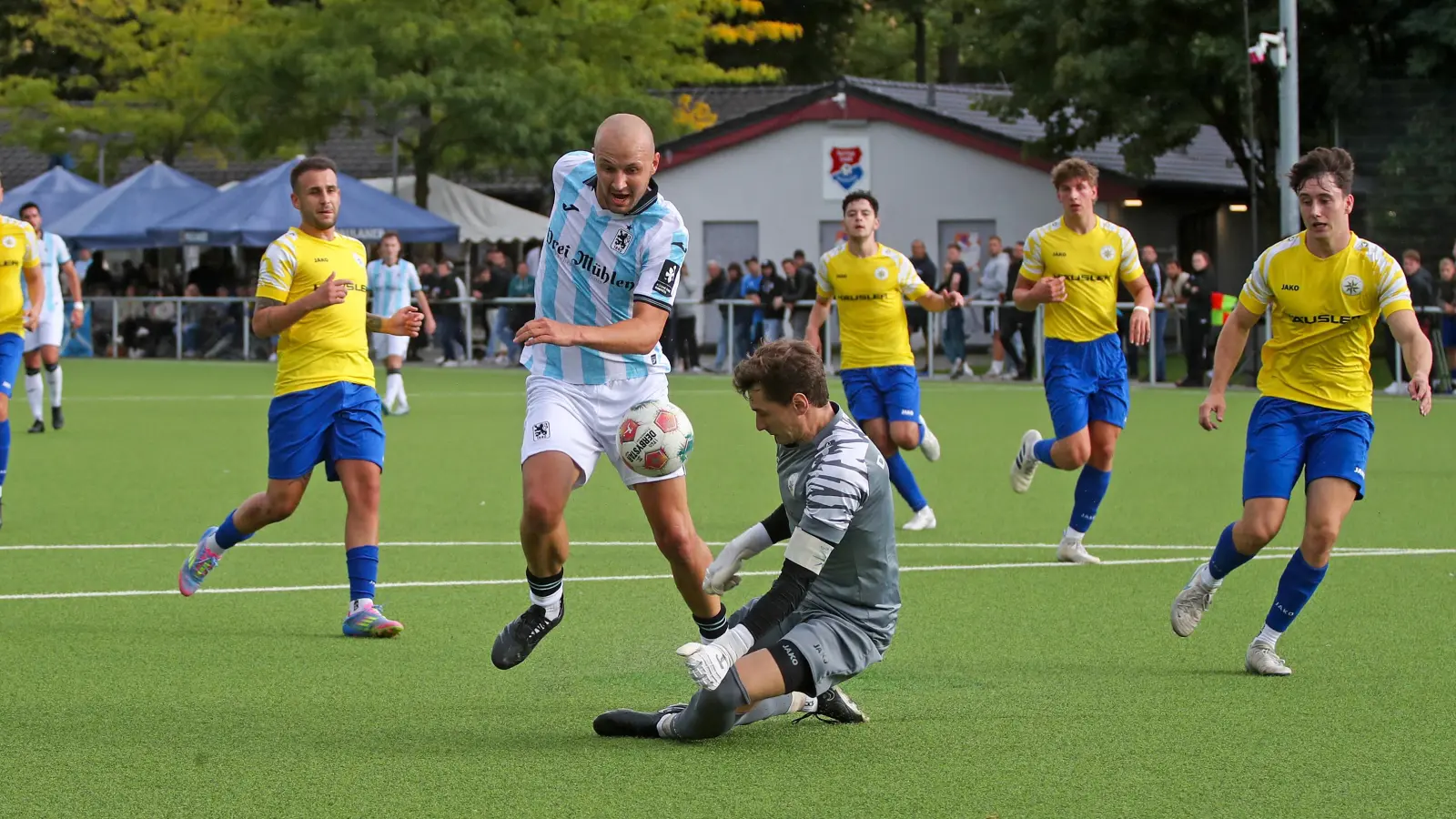 Auf dem Weg zum 3:1: Timo Ludwig. (Foto: Anne Wild)