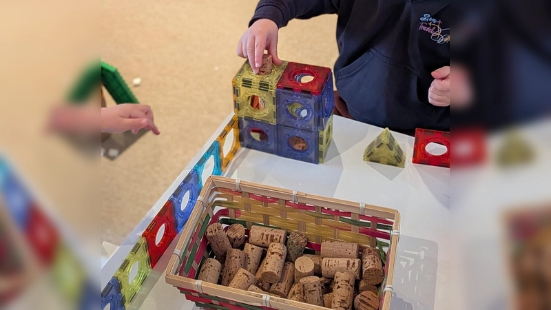 Bei der Kindertagespflege, wie hier im Hirschbacher Kinderstüberl von Michaela Poitz, gibt es individuelle und kindbezogene Förderung. (Foto: Hirschbacher Kinderstüberl/Micha Poitz)