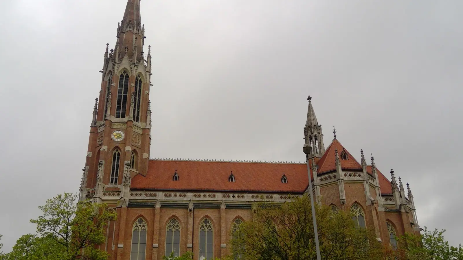 In und um die Heilig-Kreuz-Kirche findet das Giesinger Kirchplatzfest statt. (Archivbild: bas)