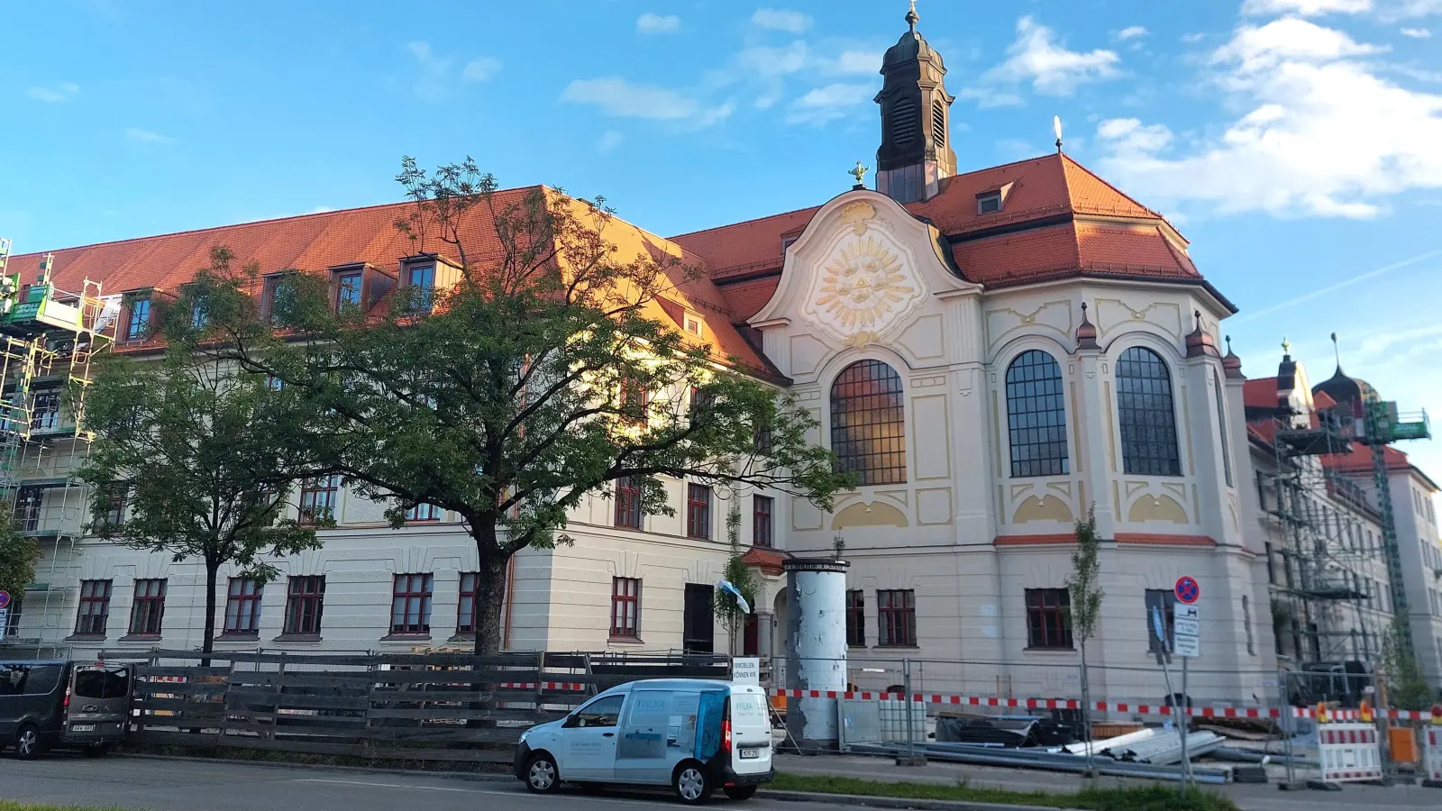 Das ehemalige St.-Martin-Spital in der Severinstraße zählt zu den markantesten historischen Gebäuden Giesings. (Foto: bas)