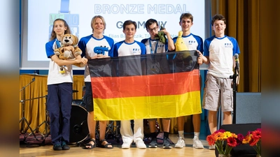 Das deutsche Team der MeMO 2026 (von links): Thore Schüttemeyer, Tilman Ferchland, Juan Rivera Chopinaud, Juri Kobyzev, Paul Schneider, Nico Elias Badurczik. (Foto: Neli Nahtigal in Deja Dernovsek)