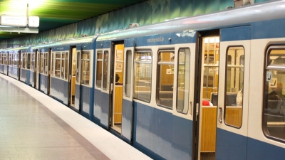 Ein 46-Jähriger ist am Stachus von einer U-Bahn angefahren und schwer verletzt worden. (Archivbild: job)