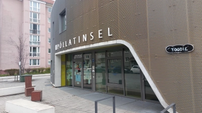 Ein Treffpunkt in Giesing: Auf der „Pöllatinsel” am Neuschwansteinplatz befinden sich der Nachbarschaftstreff Giesing und weitere Einrichtungen. (Foto: bas)