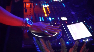 Auf zwei Bühnen – einer „Face-2-Face-Stage” und einer „Groove Grotte” – kuratierten über 20 Künstler den Abend.  (Foto: Florian Westermann)