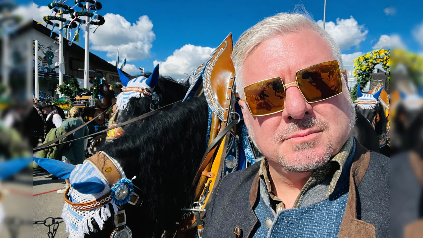 Kabarettist, Schauspieler und Oktoberfestforscher: Moses Wolff nimmt die Teilnehmer mit auf eine Reise durch die Bayerische Sprache und Kultur.  (Foto: Moses Wolff)