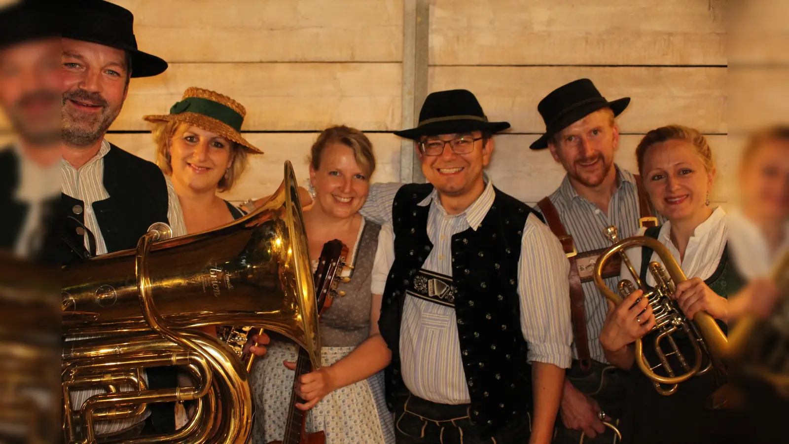 Die Gspusimusi kommt auf Einladung der Volksmusikfreunde Geisenbrunn zum Gstanzlsinga. (Foto: Gspusimusi)