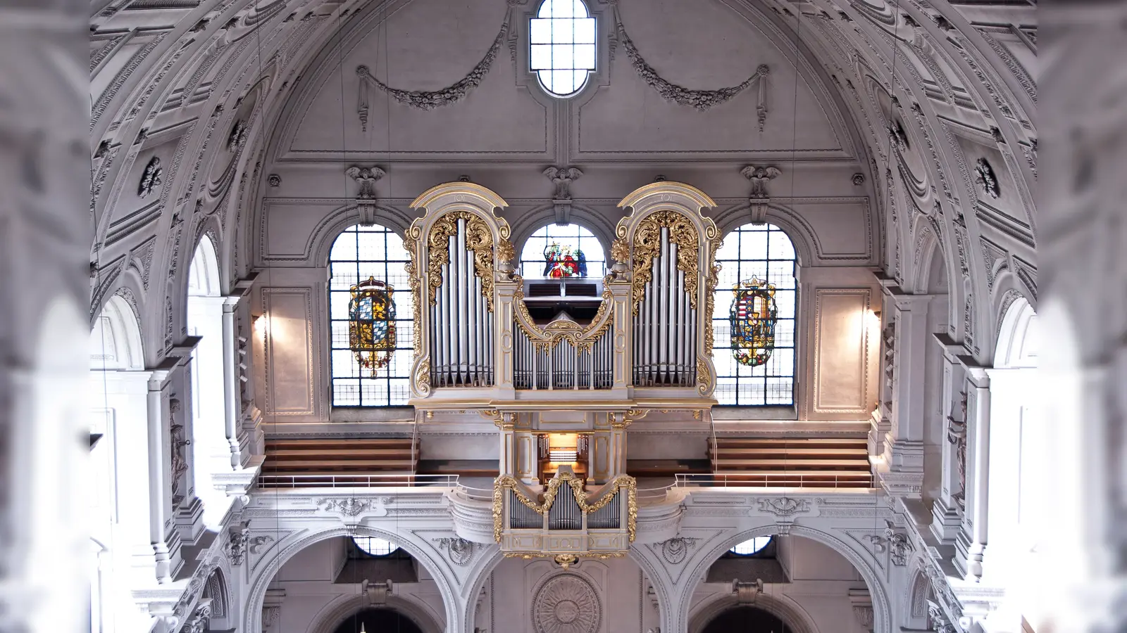 Diesmal spielt beim Dreikönigskonzert der Meisterorganist Juan del la Rubia aus Barcelona die Orgel in St. Michael.  (Foto: Walter Glück, Communicator Network München)