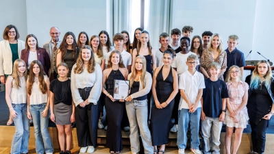 Beim Schülerlandeswettbewerb Erinnerungszeichen 2025/26 gewann die Klasse 8c der Johann-Andreas-Schmeller-Realschule Ismaning den 2. Preis. (Foto: Matthias Balk/Stmuk)
